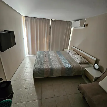 Treti Mart North Apartment Primorsko
